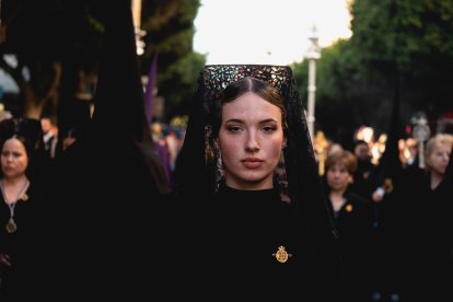 Procesión del Entierro por las calles de Almería.