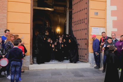 Procesión del Entierro por las calles de Almería.