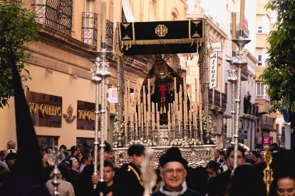 Procesión del Entierro por las calles de Almería.