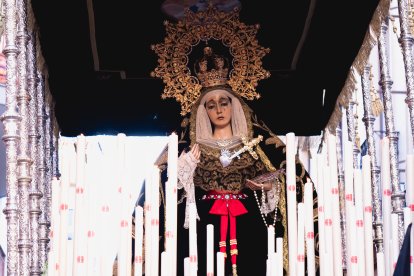 Procesión del Entierro por las calles de Almería.