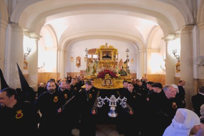 Procesión del Entierro por las calles de Almería.
