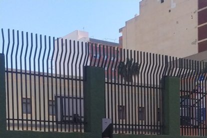Relevo de costaleros en La Salle.