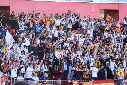 Hubo más de 500 seguidores del equipo valencianista de Rubvén Baraja en la final por la permanencia en tierras almerienses.