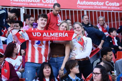 Orgullosos después de lograr un triunfo de oro ante un rival directo.