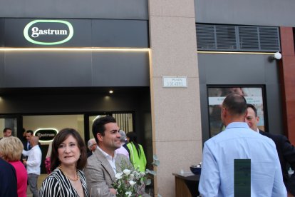 Más de un centenar de personas acompañaron al Dr Bravo Castillo en el evento.