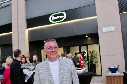 El Dr Francisco M. Bravo Castillo a las puertas de la nuevas instalaciones de GASTRUM en Almería.