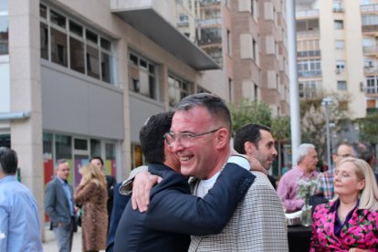 El presidente de la Diputación de Almería, Javier Aureliano acompañó a Bravo Castillo en la inauguración.