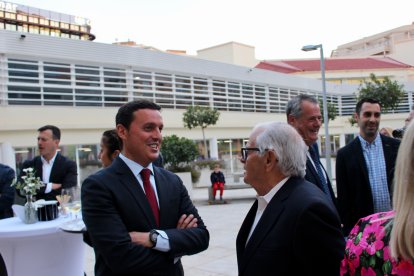 El presidente de la Diputación de Almería, Javier Aureliano acompañó a Bravo Castillo en la inauguración.
