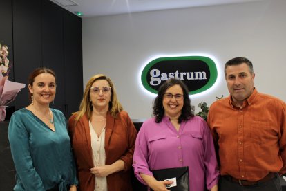Familiares, amigos y diversas personalidades del sector sanitario, social y empresarial de Almería arroparon al Dr Bravo Castillo en esta nueva andadura profesional.