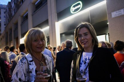 Familiares, amigos y diversas personalidades del sector sanitario, social y empresarial de Almería arroparon al Dr Bravo Castillo en esta nueva andadura profesional.