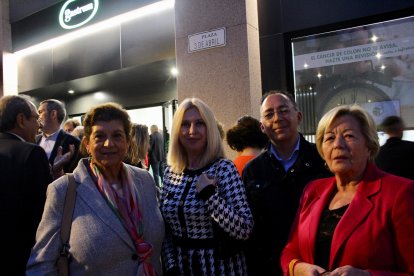 Familiares, amigos y diversas personalidades del sector sanitario, social y empresarial de Almería arroparon al Dr Bravo Castillo en esta nueva andadura profesional.