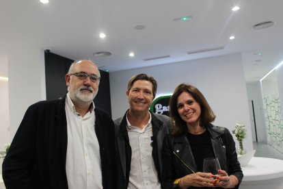 Familiares, amigos y diversas personalidades del sector sanitario, social y empresarial de Almería arroparon al Dr Bravo Castillo en esta nueva andadura profesional.