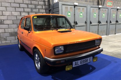 SEAT CLÁSICO EN STAND DE EXPOSICIÓN