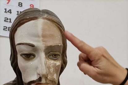 Sagrado Corazón en el que se han realizado catas para encontrar su policromía original