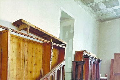 Escalera de la biblioteca ya restaurada que daba entrada a su segunda planta