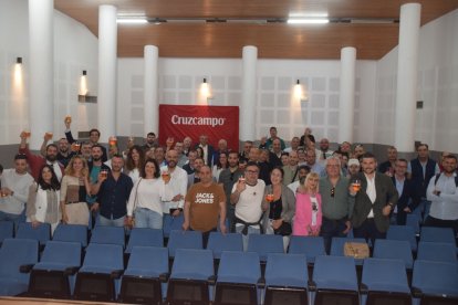Responsables y equipo de Cruzcampo, participantes en el concurso y profesionales que acudieron al acto celebrado en salón de actos del E.M.M.A