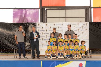 El alcalde de La Mojonera con los pequeños.