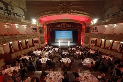 El Teatro Cervantes acogió el desayuno con la ministra de Transportes.