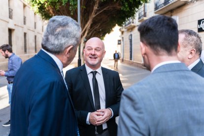 Francisco Cañadas con los directivos de La Voz de Almería.