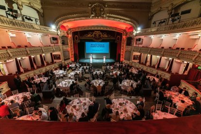 El Teatro Cervantes acogió el desayuno con la ministra de Transportes.
