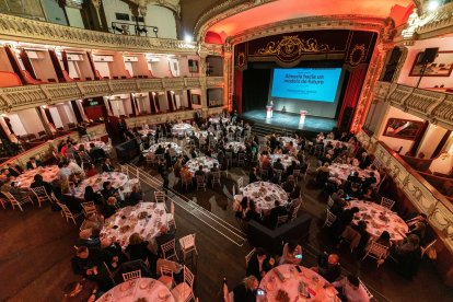 El Teatro Cervantes acogió el desayuno con la ministra de Transportes.