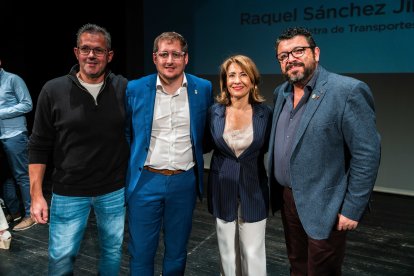 Varios representantes del Partido Socialista de la provincia de Almería junto a la ministra Raquel Sánchez Jiménez.