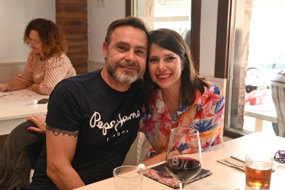 Miguel y Vanesa disfrutando San Marcos 2023 en La Bodega del Jamón.