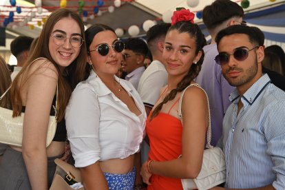 María, Daniel, Nerea y Marta disfrutando San Marcos 2023 en la caseta de La Bodega del Jamón.