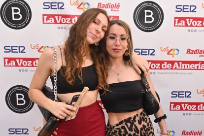 Nora y Blanca disfrutando San Marcos 2023 en la caseta de La Bodega del Jamón.