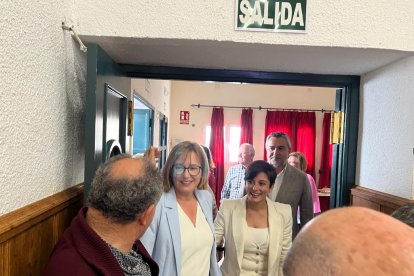 Entrada de Isabel Rodríguez y Esperanza Pérez.