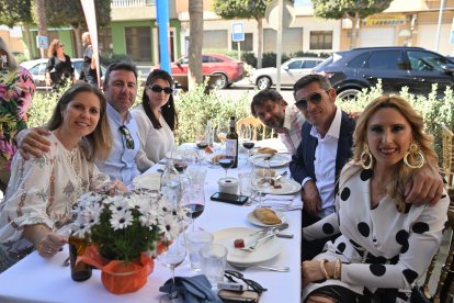 Tina, Rafa, Dani, Carmen, Pepe y Raquel disfrutando San Marcos 2023 en Restaurante La Costa.