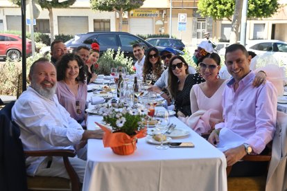 Javier, Juani, María, Felipe, María José, Miguel Ángel, María del Mar, Juanjo, Ángel, Lourdes y Paco disfrutando San Marcos 2023 en Restaurante La Costa.