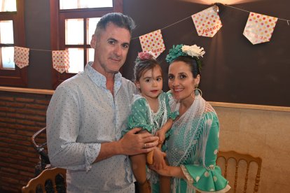 La familia Henares Guerrero disfrutando San Marcos 2023 en Restaurante La Costa.