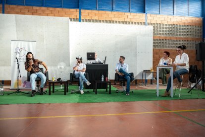 Paco Bezerra, Juan Manuel Gil y Antonio Lorente protagonizaron el encuentro, presentado por Pepita Navarro y moderado por Encarni Pardo.