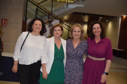 Las diputadas Nuria Rodríguez Martín y María Luisa Cruz, con Dori Blanque de ASAJA y la alcaldesa de Almería, María del Mar Vázquez Agüero.