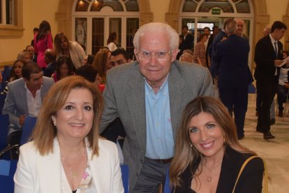 Angus Montes con Mar Villalobos de Caparrós Nature y António Gázquez de Las Eras de Tabernas.