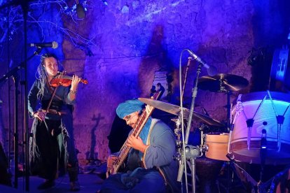 La música acompañó a los asistentes durante la celebración.