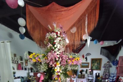 Primer plano de la cruz de Paraje Guillén de La Cañada