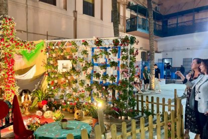 María Vázquez, visitando el Colegio Stella Maris.
