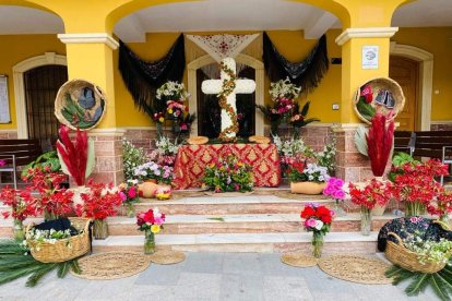 Cruz ya tradicional en Gádor de los Mayordomos de la Cruz.