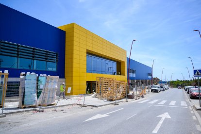 Así está en estos momentos el edificio de la cabecera de Rambla Belén, con los últimos detalles exteriores