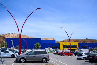 Otra vista del edificio, con sus característicos colores azul y amarillo, propios de la enseña sueca