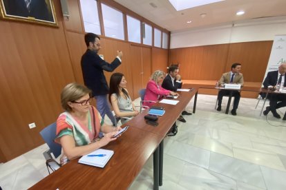 En el centro, la presidenta de la Autoridad Portuaria, Rosario Soto.