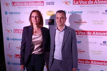 Vanesa Ruiz y José Luis Carreño, de café bar Clares (Gérgal).