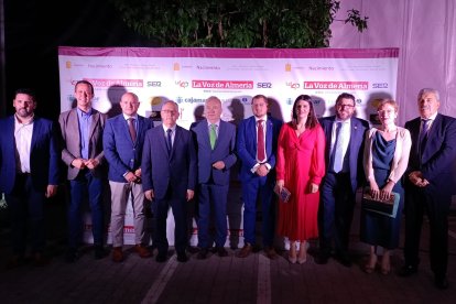 Directivos de LA VOZ con representantes del PSOE.