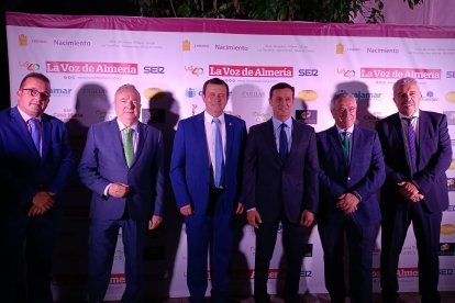 Alcaldes de Abla y Gérgal con directivos de LA VOZ y miembros de la Diputación.