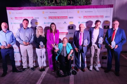 Foto de familia de los galardonados en los X Premios Nacimiento.