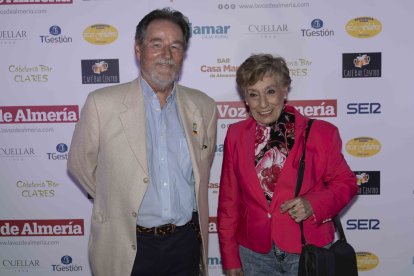 María del Rosario Rebaque, concejala en el Ayuntamiento de Las Tres Villas, y su esposo, Joaquín Ruitterman.