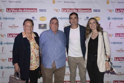 El premiado Juan José Muriana junto a sus familiares.