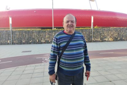 Posa para LA VOZ en los exteriores del Estadio de los Juegos Mediterráneos. 